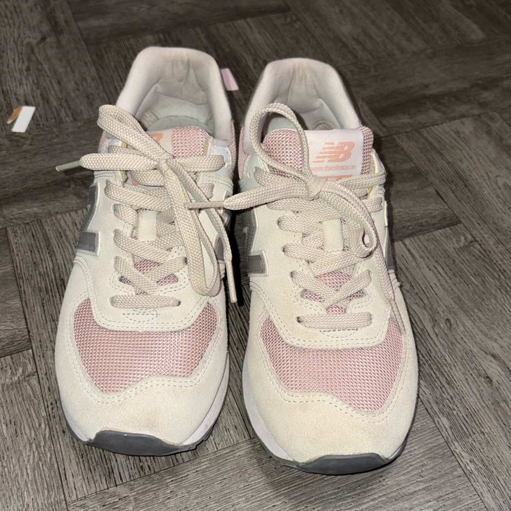 New balance Sneakers 574  (women size 7.5) (used) (no box)